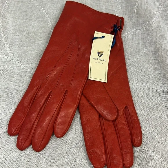 NWT Aspinal of London soft buttery leather gloves with 100 % cashmere liner
